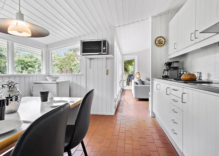 2 Bedroom Cozy In Nykobing Sj بيت للعطل