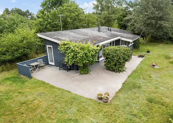 2 Bedroom Cozy In Nykobing Sj بيت للعطل *